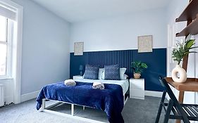 Stylish 3-Bedroom Home In Canterbury City-Centre - Superb Location!